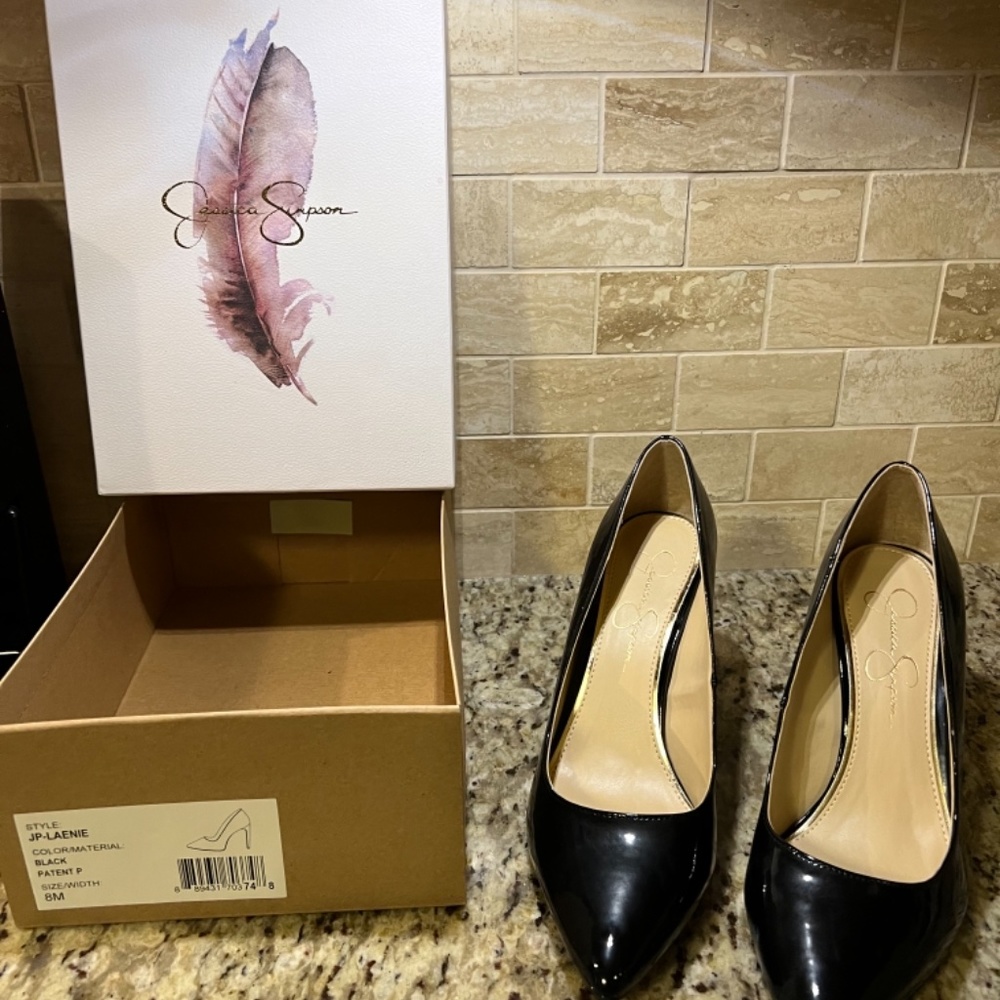 Jessica Simpson Black Patent Pumps Brand News Size 8 - Picture 2 of 4